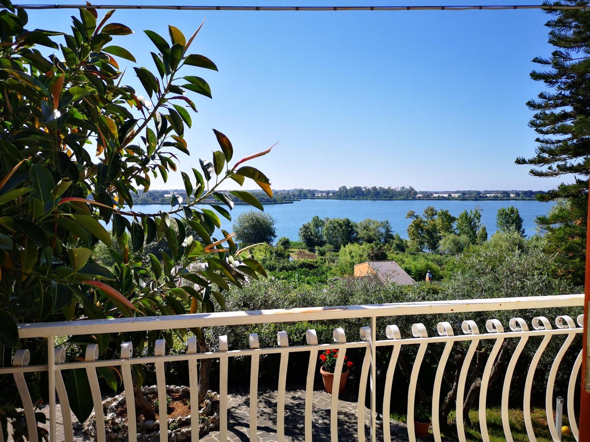 Sul Lago Dorato Terracina Phòng bức ảnh